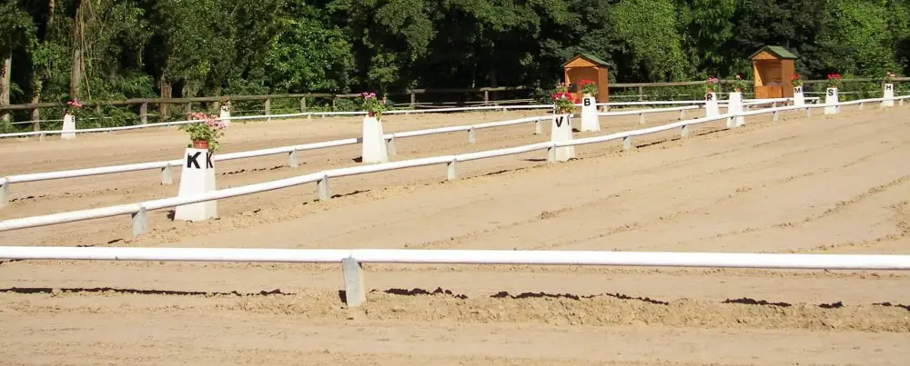 carre-de-dressage-lettres-dimensions