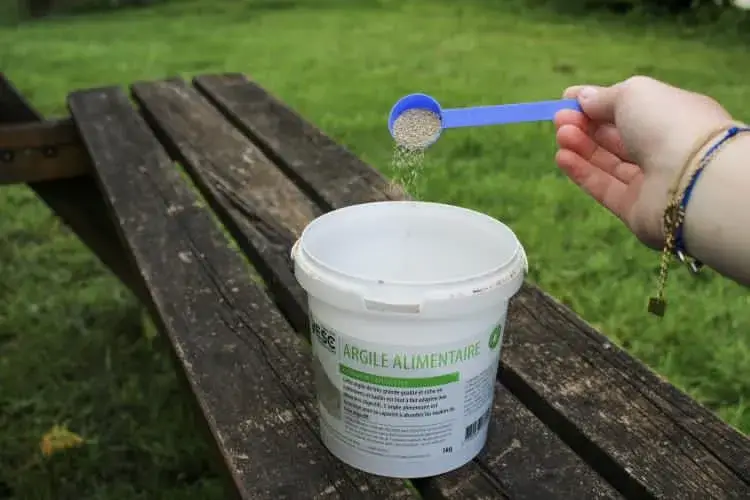 comment-donner-argile-alimentaire-cheval