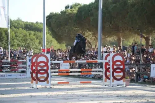lilou-calviere-victoire-championnat-de-france-as-poney-elite-excellence-cso