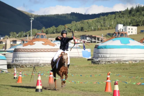 Qui a remporté la médaille d'or en tir à l'arc à cheval lors des Jeux mondiaux nomades 2026 au Kirghizistan ?